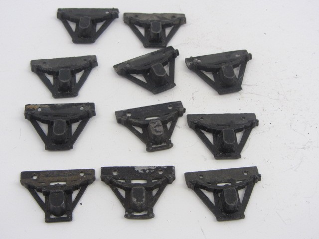 Stop the Drop Auction - 11 Bassett-Lowke Gauge 0 Axle Guards