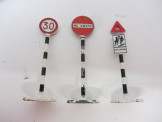 3 Dinky Road Signs
