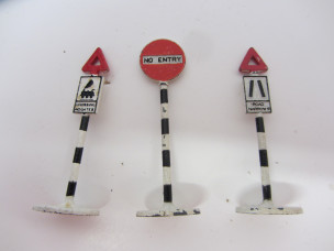 Dinky Toys Road Signs