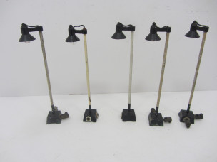 5 Trix Electric Yard Lamps