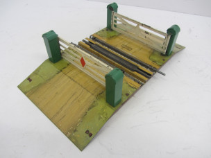 Hornby Gauge 0 1E Electric Level Crossing