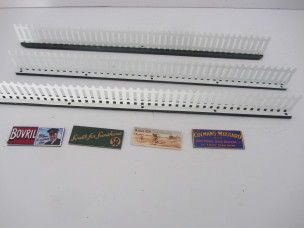 3 Replica Hornby Gauge 0 Free Standing Lengths of Platform Fencing with Advertising Boards