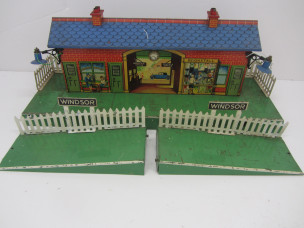 Hornby Gauge 0 2E Electric "Windsor"Station